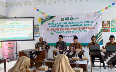 RAPAT KERJA MADRASAH MI ISLAMIYAH GAPRANG UNTUK PERKAMBANGAN MADRASAH DI ERA DIGITAL